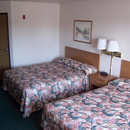 Budget Host Inn & Suites North Branch Quarto foto