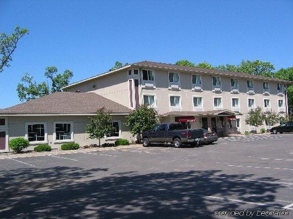 Budget Host Inn & Suites North Branch Exterior foto