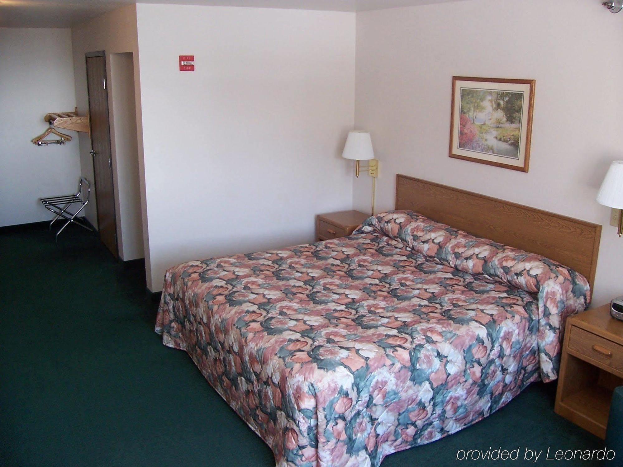 Budget Host Inn & Suites North Branch Quarto foto